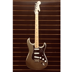 Fender 75th Anniversary Stratocaster® with Deluxe Gig Bag - Diamond Anniversary